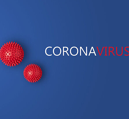 Corona Virus in rot auf blauem Hintergrund