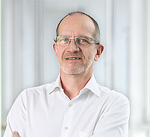 Portraitfoto Dr. Thomas Portenhauser, lächelnd, Arzt der OCM Orthopädische Chirurgie München