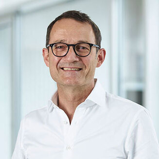 Portraitfoto Prof. Martin Jung, lächelnd, Arzt der OCM Orthopädische Chirurgie München