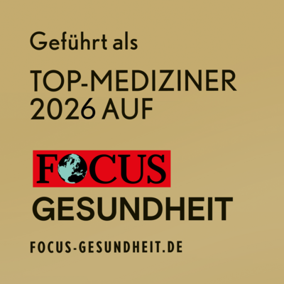 Focus Top Mediziner 2026 Plakette, quadratisch, goldfarben, schwarze Schrift