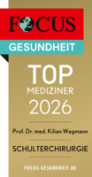 Focus Top Mediziner Siegel 2026 Schulterchirurgie Prof. Dr. med. Kilian Wegmann, goldfarbenes Siegel mit weißer und schwarzer Schrift