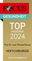 Focus Top Mediziner Siegel 2024 Hüftchirurgie Prof. Dr. Michael Dienst, goldfarbenes Siegel mit weißer und schwarzer Schrift